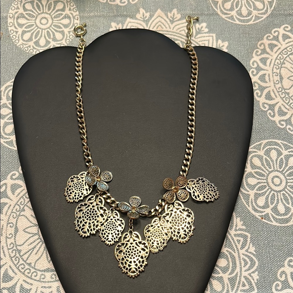 Elegant Gold Leaf Necklace